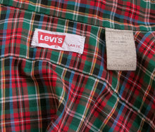 Load image into Gallery viewer, 1980s Levi&#39;s Men&#39;s Shirt Plaid Button Down M