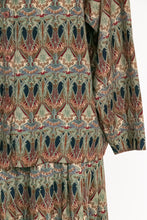 Load image into Gallery viewer, 1980s Ensemble Blouse Skirt Set Arts Crafts Print S