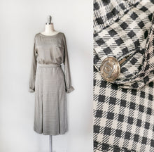 Load image into Gallery viewer, 1980s Chanel Silk Ensemble Blouse Skirt Set XS