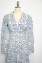 Load image into Gallery viewer, 1970s Maxi Dress Floral Rose Cotton S