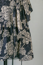 Load image into Gallery viewer, 1980s Silk Skirt Anne Klein M
