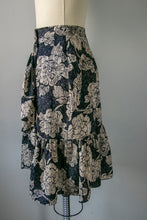 Load image into Gallery viewer, 1980s Silk Skirt Anne Klein M