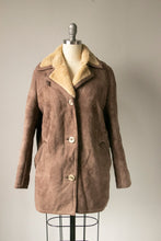 Load image into Gallery viewer, 1970s Coat Shearling Suede M