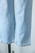 Load image into Gallery viewer, Levi&#39;s 540 Jeans Relaxed Loose Fit 1990s 33&quot; x 30&quot;