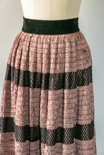 Load image into Gallery viewer, 1950s Full Skirt Taffeta Ribbons S