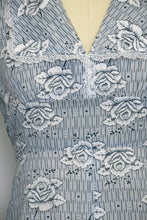 Load image into Gallery viewer, 1970s Maxi Dress Floral Rose Cotton S