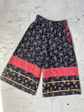 Load image into Gallery viewer, 1970s Culottes Cropped Pants Printed Cotton High Waist XS