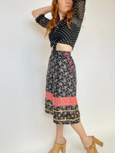 Load image into Gallery viewer, 1970s Culottes Cropped Pants Printed Cotton High Waist XS