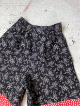 Load image into Gallery viewer, 1970s Culottes Cropped Pants Printed Cotton High Waist XS