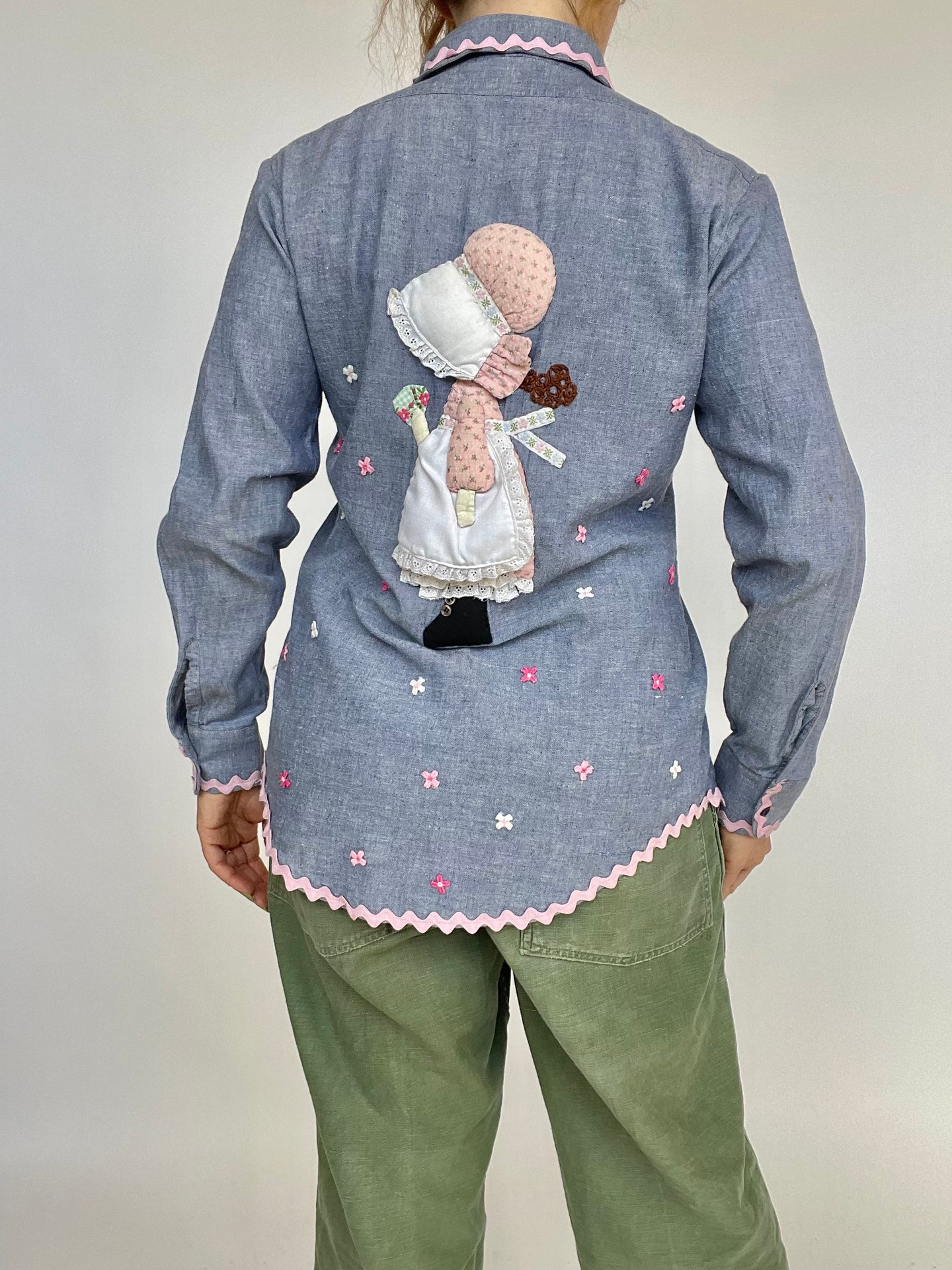 1970s Chambray Shirt Button Up Holly Hobbie Appliqué Ric Rac S