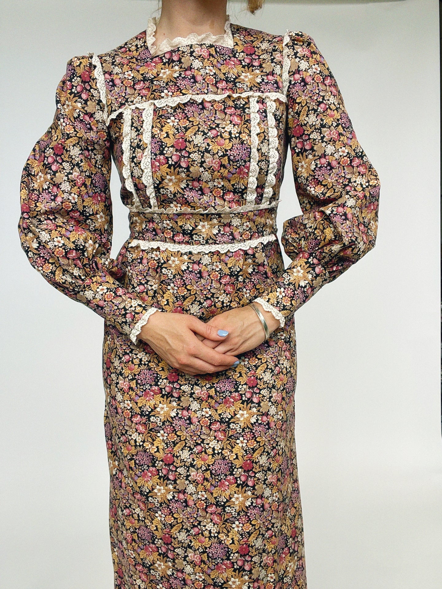 1970s Maxi Dress Cotton Strawberry Floral Prairie Gown S