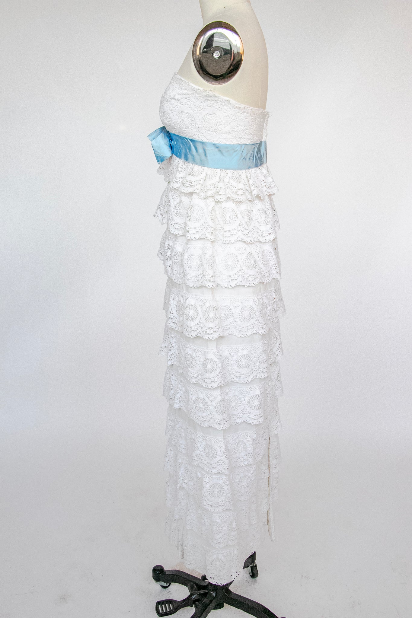 1950s Dress White Lace Strapless Fitted M Deja Vintage Boutique 1950s Dress White Lace Strapless Fitted M Deja Vintage Boutique