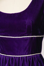 Load image into Gallery viewer, 1960s Maxi Dress Purple Velvet Full Length M/S