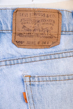 Load image into Gallery viewer, Levi&#39;s 550 Jeans 1990s 33&quot; x 27&quot;