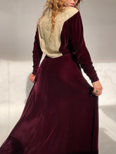 Load image into Gallery viewer, 1930s Dress Silk Velvet Metallic Gold Gown Deco Volup XL