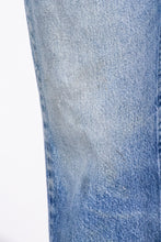 Load image into Gallery viewer, Levi&#39;s 512 Jeans Distressed Denim Slim Fit Straight Leg 1990s 32&quot; x 31&quot;