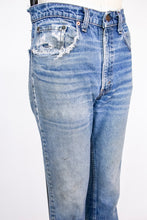 Load image into Gallery viewer, Levi&#39;s 512 Jeans Distressed Denim Slim Fit Straight Leg 1990s 32&quot; x 31&quot;