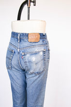 Load image into Gallery viewer, Levi&#39;s 512 Jeans Distressed Denim Slim Fit Straight Leg 1990s 32&quot; x 31&quot;