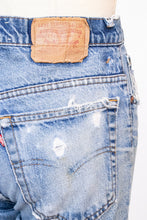 Load image into Gallery viewer, Levi&#39;s 512 Jeans Distressed Denim Slim Fit Straight Leg 1990s 32&quot; x 31&quot;