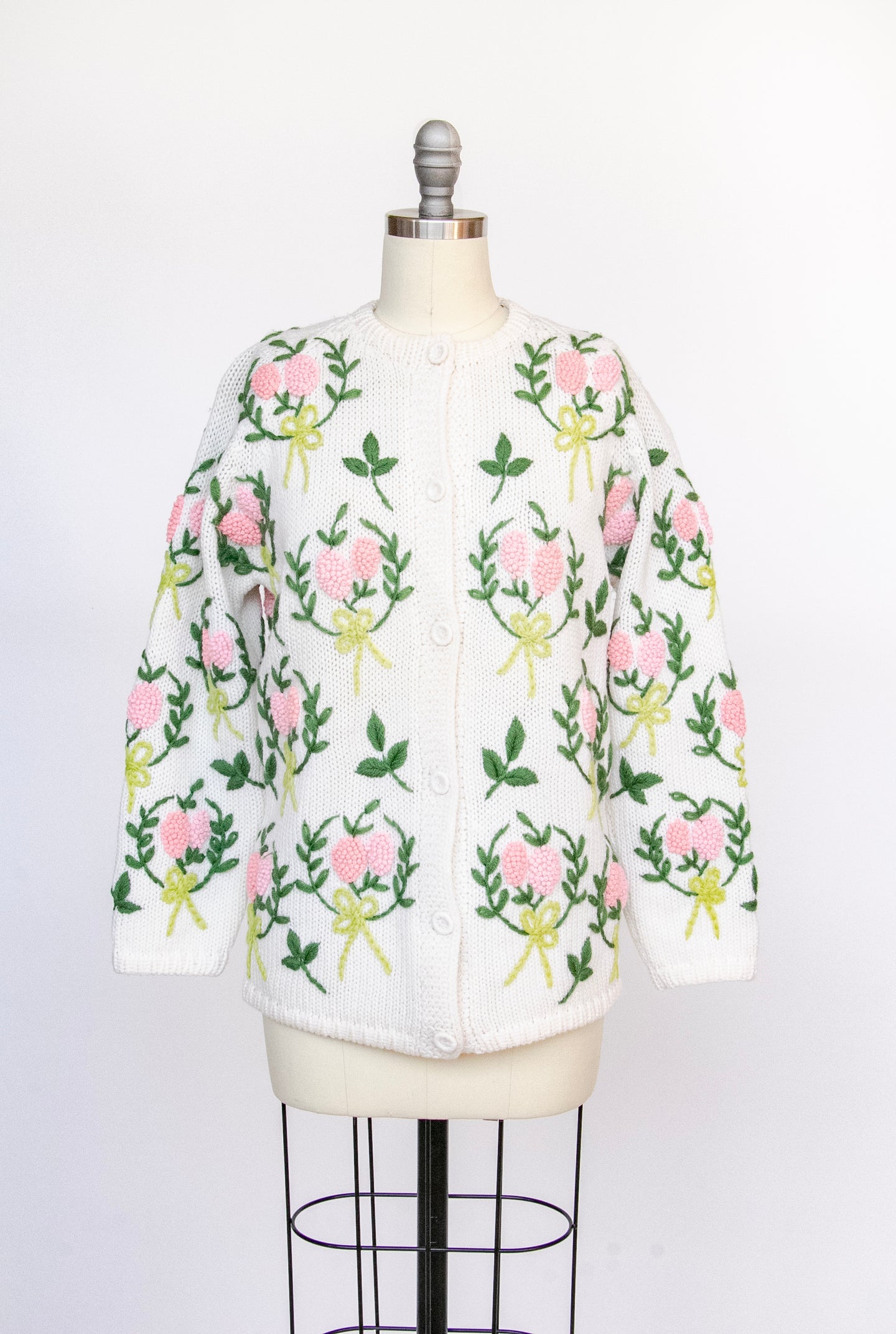 1960s Cardigan Sweater Embroidered Floral Wool M