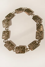 Load image into Gallery viewer, 1970s Belt Silver Concho Chain Southwest XS