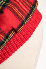 Load image into Gallery viewer, Vintage 1970s Beret Wool Knit Plaid Scottish Hat Cap