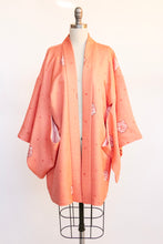 Load image into Gallery viewer, 1960s Haori Silk Printed Peach Lounge Robe