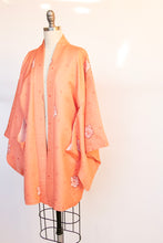 Load image into Gallery viewer, 1960s Haori Silk Printed Peach Lounge Robe