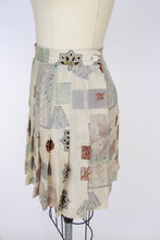 Load image into Gallery viewer, 1980s Silk Mini Skirt Pleated Printed Tennis Skirt XS