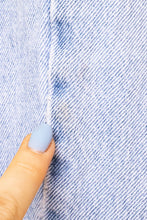 Load image into Gallery viewer, Levi&#39;s 550 Jeans Cotton Denim 1990s 28&quot; x 32&quot; Jr.