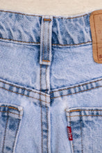 Load image into Gallery viewer, Levi&#39;s 550 Jeans Cotton Denim 1990s 28&quot; x 32&quot; Jr.