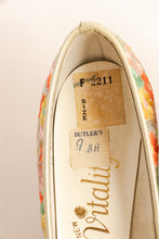 Load image into Gallery viewer, 1960s Heels Floral Embroidered Fabric Chunky Low Heel 9 AA