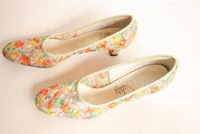Load image into Gallery viewer, 1960s Heels Floral Embroidered Fabric Chunky Low Heel 9 AA