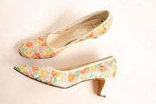 Load image into Gallery viewer, 1960s Heels Floral Embroidered Fabric Chunky Low Heel 9 AA
