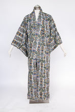 Load image into Gallery viewer, 1950s Kimono Japanese Robe Silk Crepe Printed Long