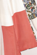 Load image into Gallery viewer, 1950s Kimono Japanese Robe Silk Crepe Printed Long