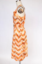 Load image into Gallery viewer, 1960s Dress Cotton Printed Cross Back S