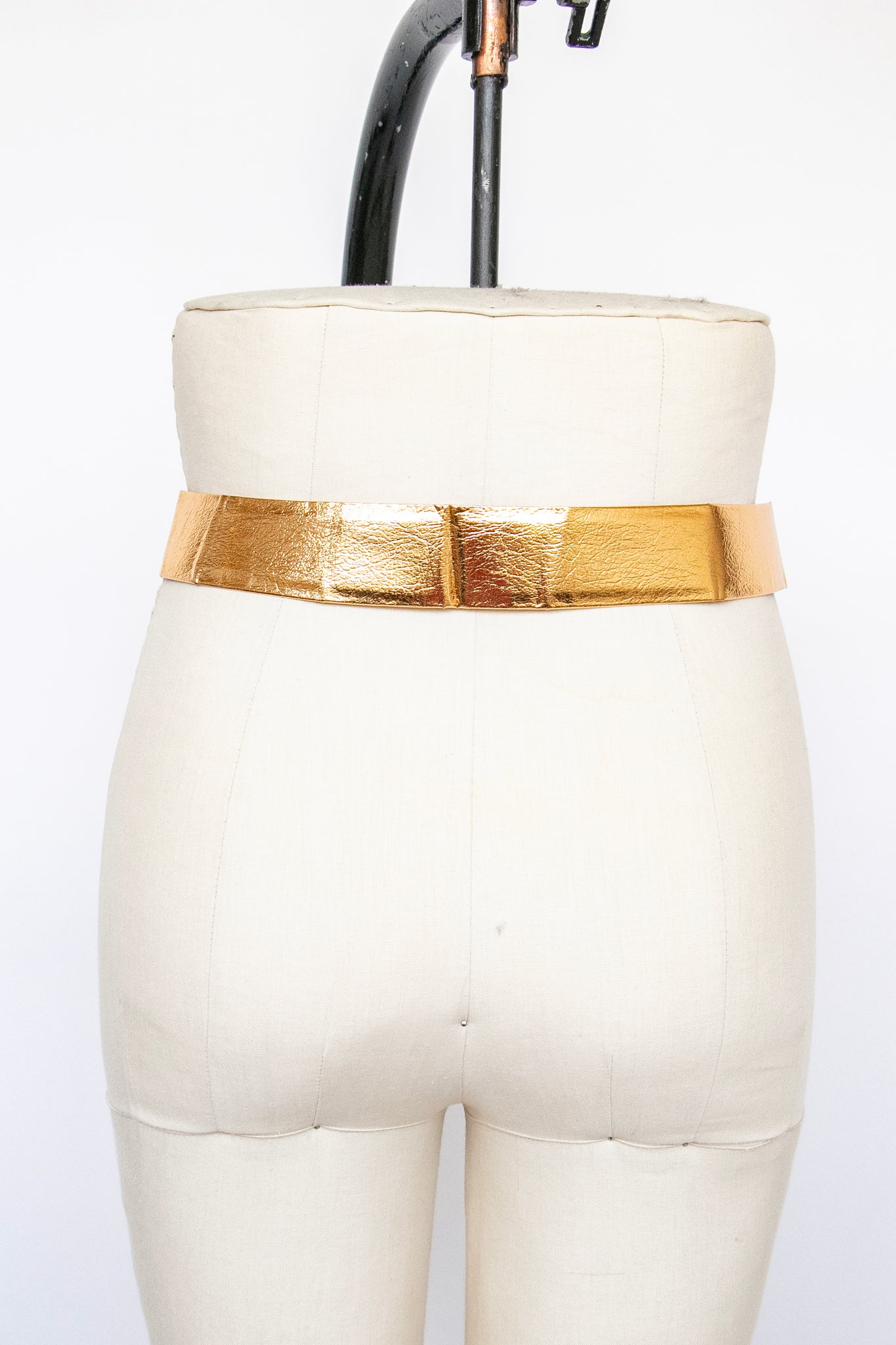 1950s Belt Gold Foil Metallic Adjustable Waist Cinch Deja Vintage Boutique 1950s Belt Gold Foil Metallic Adjustable Waist Cinch Deja Vintage Boutique