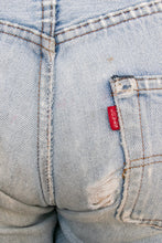 Load image into Gallery viewer, 1980s Levi's 501 Redline Selvedge Jeans Distressed Denim 29" x 33"