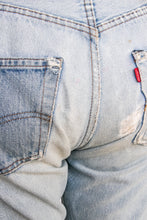 Load image into Gallery viewer, 1980s Levi's 501 Redline Selvedge Jeans Distressed Denim 29" x 33"