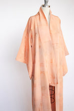 Load image into Gallery viewer, 1950s Kimono Japanese Robe Silk Crepe Peach Jacquard