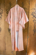 Load image into Gallery viewer, 1950s Kimono Japanese Robe Silk Crepe Peach Jacquard