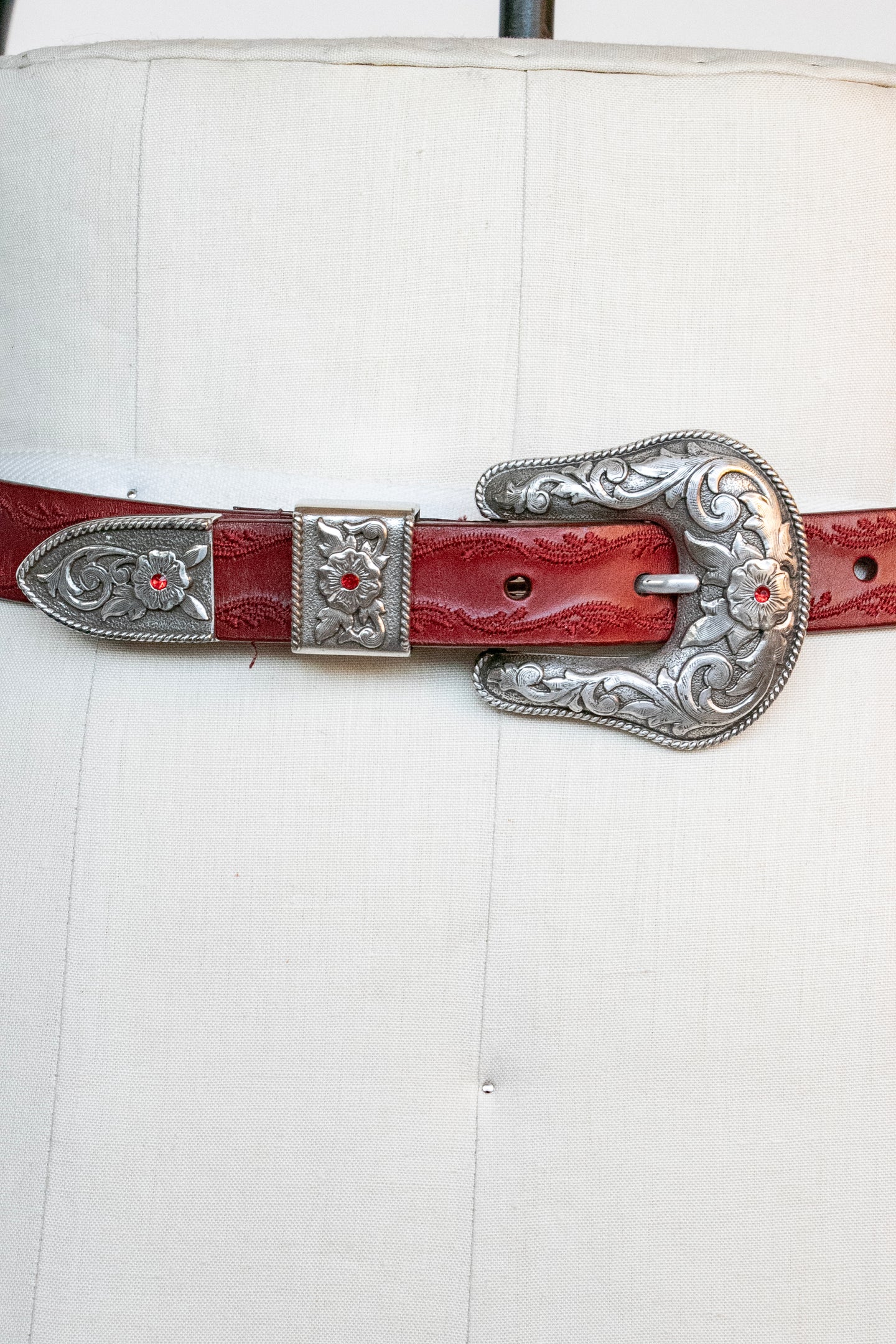 1990s Belt Red Leather Engraved Jewel Buckle Western M