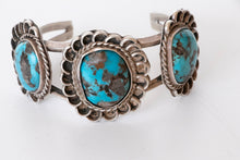 Load image into Gallery viewer, Vintage Sterling Silver Turquoise Southwestern Cuff Bracelet