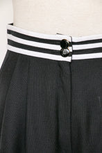 Load image into Gallery viewer, 1980s Shorts Louis Féraud Striped Linen High Waist S