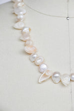 Load image into Gallery viewer, Vintage Shell Necklace Pearly Beaded Choker