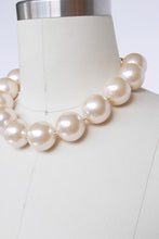 Load image into Gallery viewer, 1980s Necklace Beaded Chunky Pearl Choker