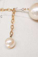 Load image into Gallery viewer, 1980s Necklace Beaded Chunky Pearl Choker