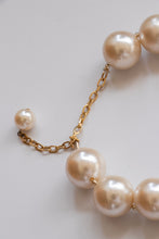 Load image into Gallery viewer, 1980s Necklace Beaded Chunky Pearl Choker