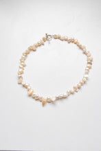 Load image into Gallery viewer, Vintage Shell Necklace Pearly Beaded Choker